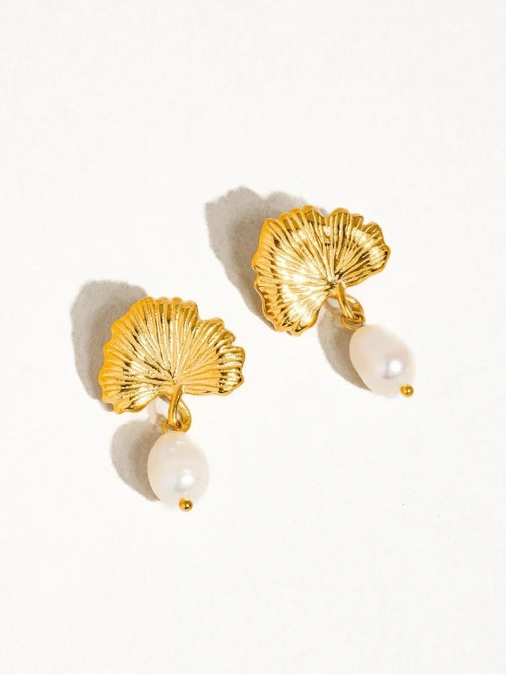 18K Gold Floral Pearl Earrings (4522)